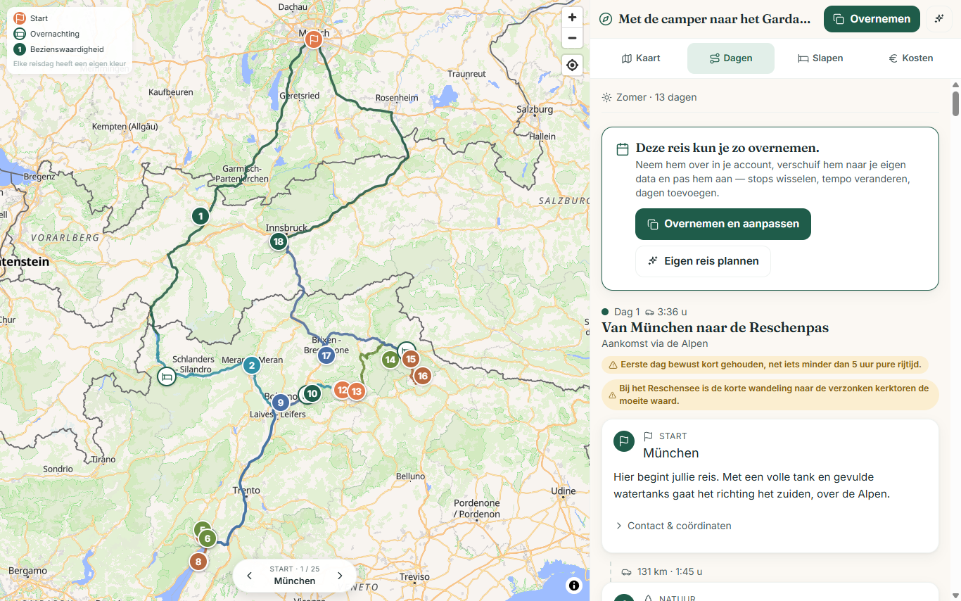 Wegweit op de desktop: links een grote kaart met de camperrondreis over de Alpen naar het Gardameer, rechts de dag-voor-dag-weergave met de plekken